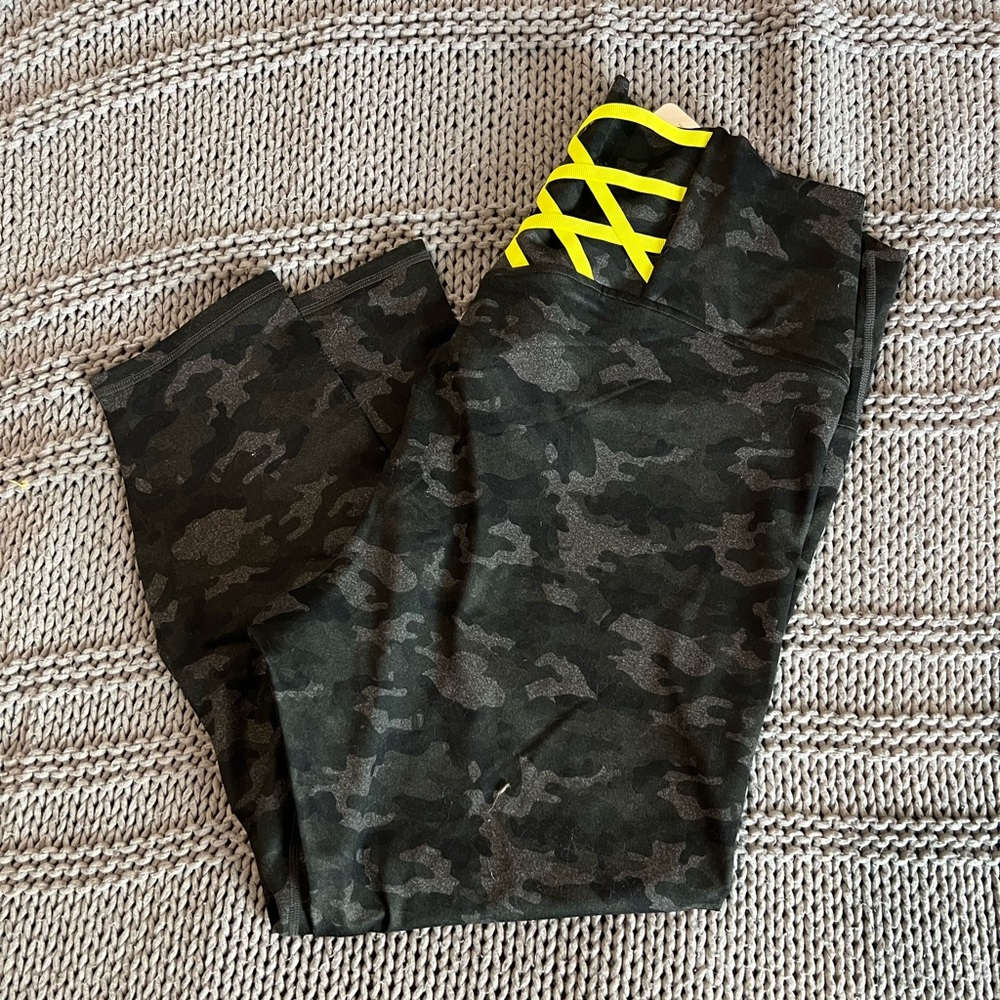 Fabletics Powerhold Camo Leggings Size 2x